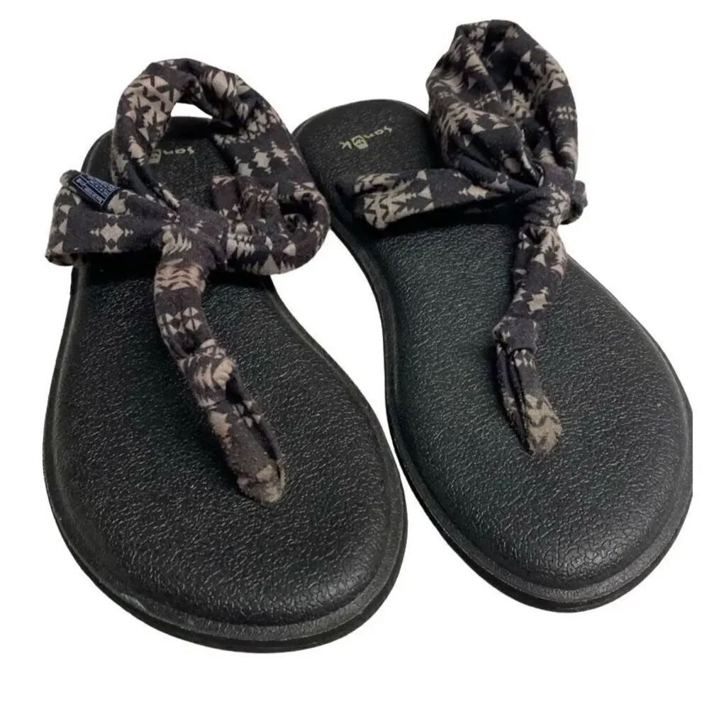 Sanuk girls yoga sling two printed sandal size 5 